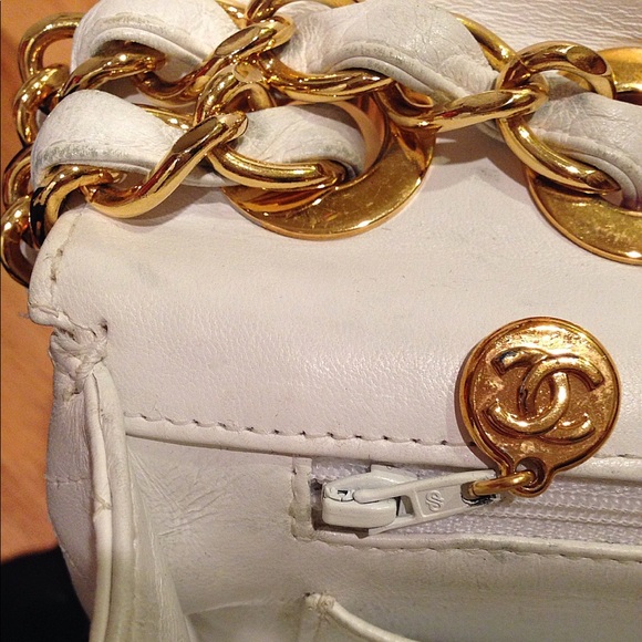 Chanel Vintage Jumbo XL White Lambskin Flap. - Picture 8 of 8